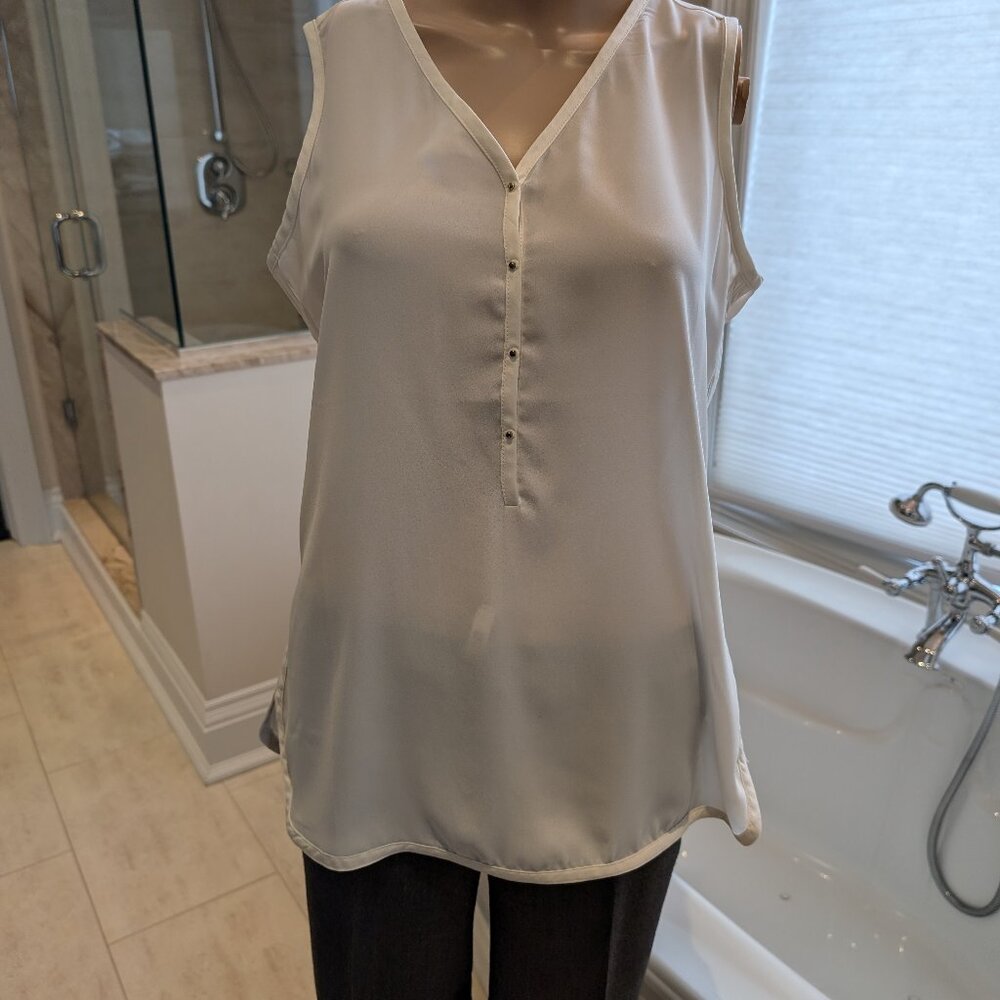 Banana Republic White flowy Sleeveless Top Size Small